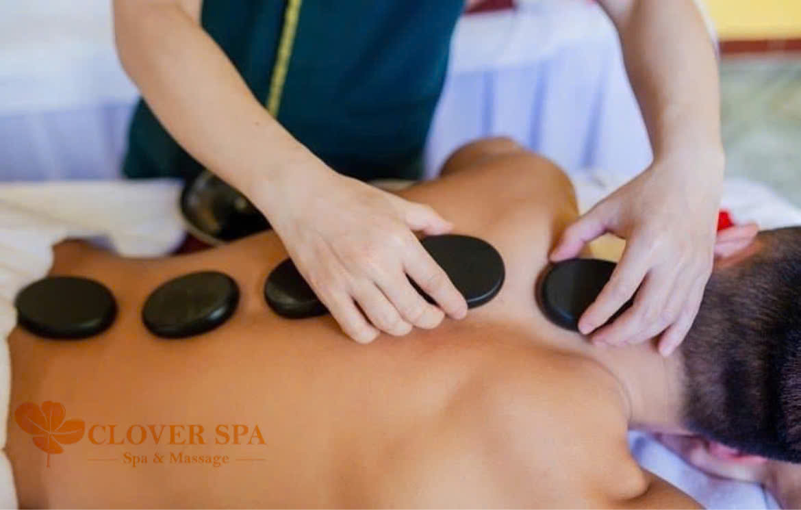Massage đá nóng liệu pháp được ưa chuộng khi bước sang mùa đông