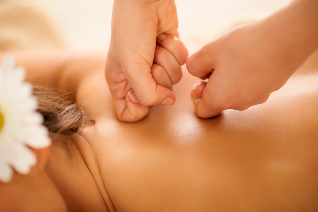 massage-bam-huyet-clover-spa-nha-trang