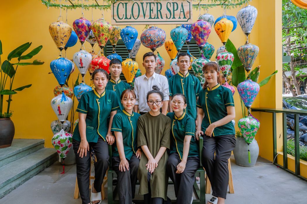 nhan vien clover spa nha trang